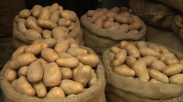 দেশি আলু, ১ কেজি DESHI POTATO ALU 1 KG